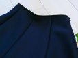 画像2: 【新品】4464【L】上質 裾カッティング花模様 スカート 紺 ボンディング ボリュームフレア 大人の上品スタイル 1/30 (2)