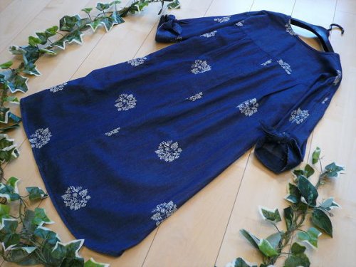 他の写真3: 【新品】4879【L】上質 花刺繍 シャツワンピース 袖結び 綿100％ ダンガリー 大人の夏スタイル