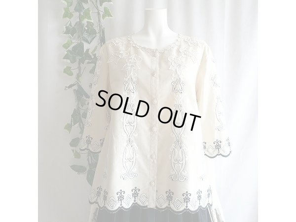画像1: 【新品】8279【13AR】日本製 上質 高級 カットワーク刺繍 立体花レース シャツ ブラウス ベージュ 五分袖 40代 50代 60代 春 夏 秋