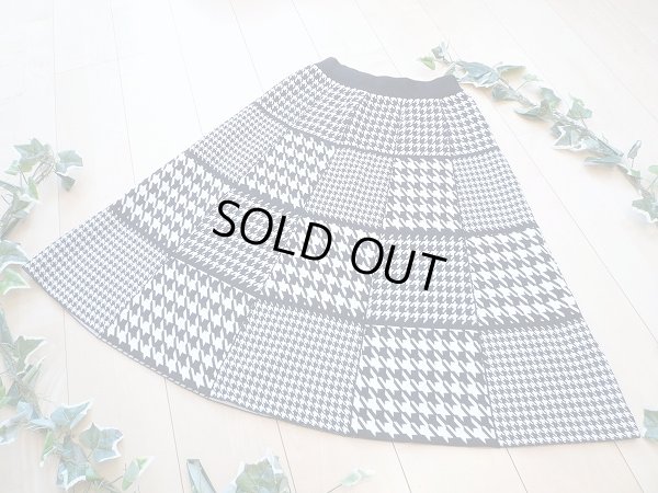 画像1: 【新品】8692【ML】上質 千鳥格子柄 ニット スカート オフ白系 フレア 暖か 上品 エレガント クラシカル 40代 50代 60代 秋 冬