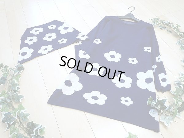 画像1: 【新品】8786【L】上質 共布スヌード付き 大きな花柄 ニットチュニックワンピース 紺系 ネイビー 長袖 上品 40代 50代 60代