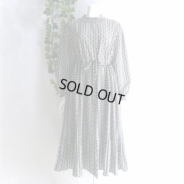 画像1: 新品 9466 ML シャーリング襟 プリーツ ワンピース 春 夏 秋 クラシック柄 レディース 黒系 共布リボン シャーリングフリル袖 上質 上品
