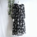 新品 9591 L－LL 花柄 ティアード シフォン ワンピース 春 夏 秋 ロング レディース 黒系 共布リボン 美しい透け感 上質 上品