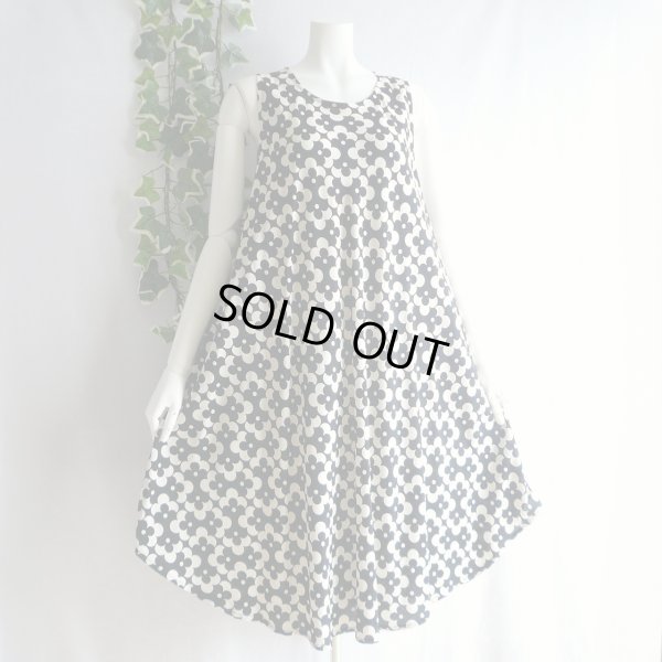 画像1: 新品 9633 ML ひんやり レーヨン100％ ワンピース 春 夏 黒系 北欧風 花柄 レディース Aラインフレア ラウンド裾 インド製
