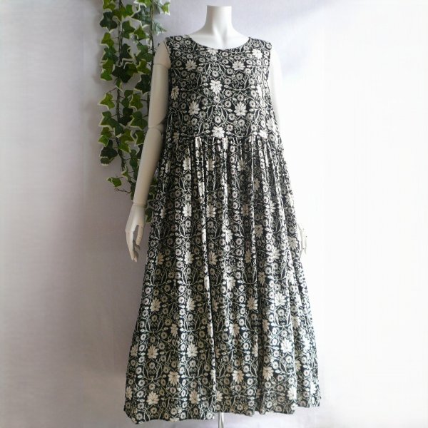画像1: 新品 9685 L 和風 小花柄 レーヨン100％ ワンピース 春 夏 黒緑系 レディース ロング フレア 透け感 インド製 ナチュラル 50代 60代 70代