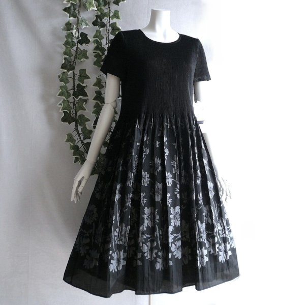 画像1: 新品 9707 L 日本製 桐生織 プリーツ ワンピース 春 夏 秋 黒系 レディース 綿混 抑揚花模様 ペチコート付 高級 上質 上品