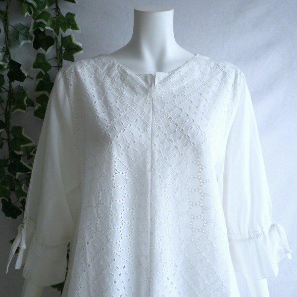 画像1: 新品 9755 ML カットワーク刺繍切替 シャツ チュニック 白 レディース スキッパー襟 Aライン 袖リボン インド製 綿100％ 50代 60代 70代