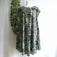 画像1: 新品 9668 ML 大きなペイズリー柄 ワンピース 緑系 春 夏 レディース インド製 レーヨン100％ フレンチ袖 透け感 50代 60代 70代 (1)
