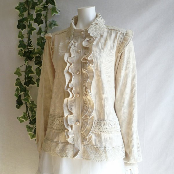 画像1: 新品 9925 ML クロシェ 刺繍 フリル コーデュロイ風 ブラウス ジャケット ベージュ系 レディース パール調ボタン 華やか 50代 60代 70代