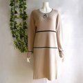 新品 9902 ML ウール混 ニット ワンピース モカベージュ系 秋 冬 レディース パール調ブローチモチーフ 横ラインチュニック 50代 60代 70代