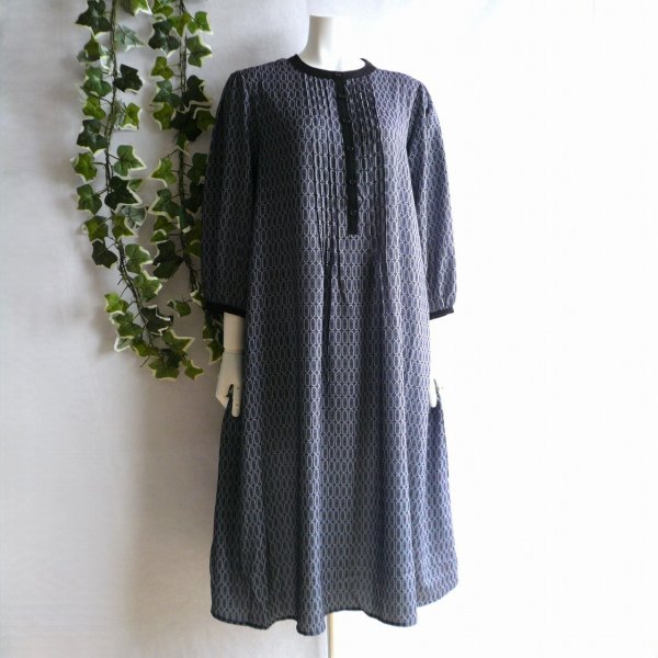 画像1: 新品 9955 ML 幾何学柄 ピンタック ワンピース 紺系 秋 レディース モード クラシック 高級感 上質 上品 50代 60代 70代