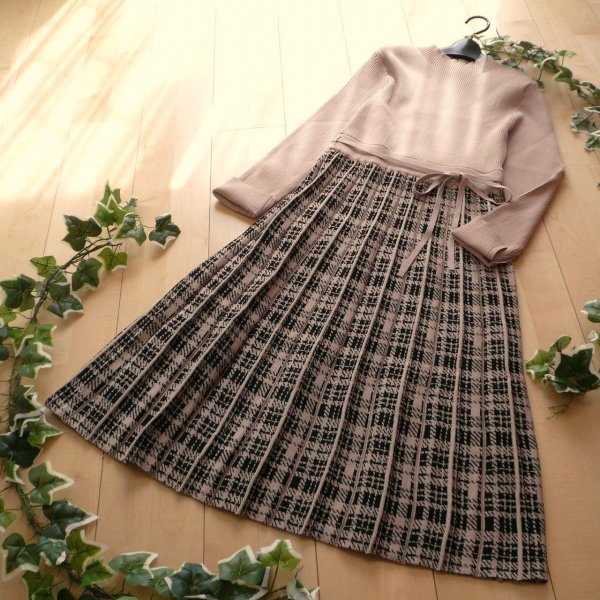 画像1: 新品 9930 L プリーツ織 切替 ニット ワンピース モカベージュ系 レディース リブ編み チェック模様 リボン 上品 50代 60代 70代