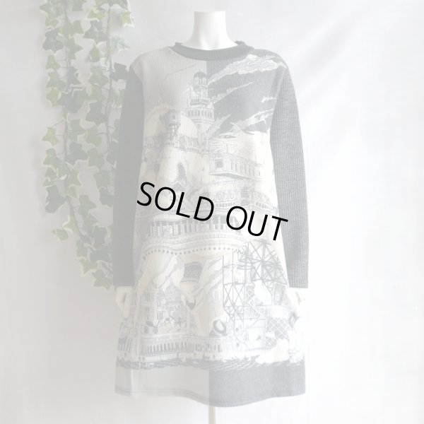 画像1: 新品 9952 ML ヨーロッパ絵画風絵柄 ニット チュニック ワンピース 黒系 秋 冬 ロールネック レディース 異素材切替 50代 60代 70代