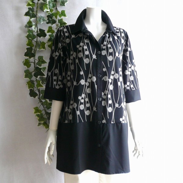 画像1: 新品 9958 LL 刺繍風 チュニック ブラウス 黒系 秋 レディース 配色切替 襟付き前開き ゆったりサイズ 上質 上品 50代 60代 70代