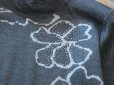 画像8: 【新品】7556【ML】上質 大きな花模様 ニット セーター グレー 長袖 フリル風ハイネック エレガント 上品 (8)