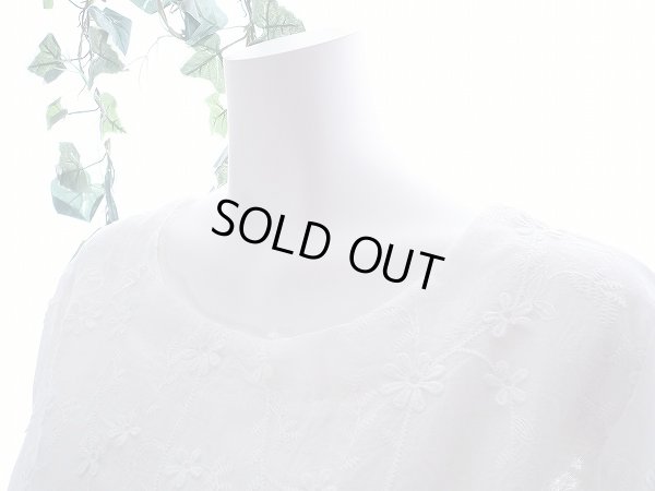 画像2: 【新品】8190【L】上質 立体花モチーフ 刺繍 シャツプルオーバー ホワイト 綿100％ コットン ブラウス 40代 50代 60代 春 夏