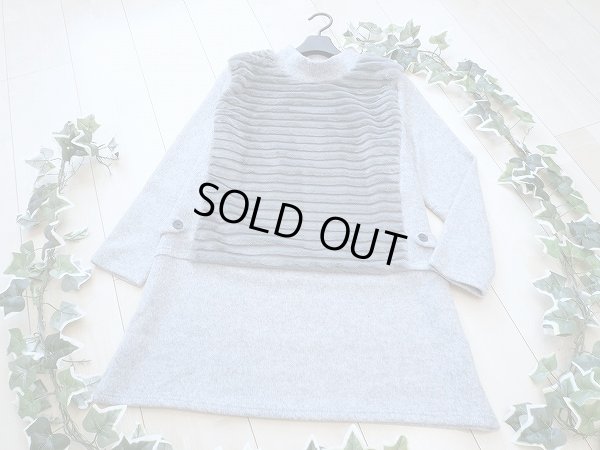 画像1: 【新品】8489【L】上質 フェイクファー切替 ニットチュニック ライトグレー 飾りボタンサイドベルト ハイネック 40代 50代 60代 秋 冬