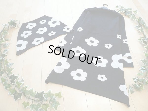 画像2: 【新品】8610【ML】上質 共布スヌード付き 大きな花柄 ニットチュニックワンピース 黒系 ブラック 長袖 上品 40代 50代 60代 秋 冬