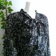 画像4: 新品 9489 ML ボウタイリボン シフォン プリーツ ワンピース 春 夏 秋 花柄 レディース 黒系 共布リボン フリル袖 美しい透け感 上質 上品
