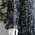 画像12: 新品 9489 ML ボウタイリボン シフォン プリーツ ワンピース 春 夏 秋 花柄 レディース 黒系 共布リボン フリル袖 美しい透け感 上質 上品