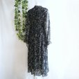 画像10: 新品 9489 ML ボウタイリボン シフォン プリーツ ワンピース 春 夏 秋 花柄 レディース 黒系 共布リボン フリル袖 美しい透け感 上質 上品