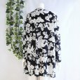 画像2: 新品 9495 ML 大きな花柄 チュニック 春 夏 秋 レディース 黒系 ゆったりハイネック ストレッチ 薄手 ジャージー (2)