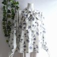 画像6: 新品 9530 L リボンタイ ぼかし花柄 ブラウス 春 夏 レディース 黒白系 ふんわり袖 上品 ２WAY