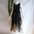 画像10: 新品 9536 ML 大きな花柄 シフォン ワンピース 春 夏 黒系 タッセルリボン レディース ノースリーブ マキシ 美しい透け感