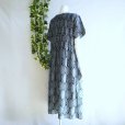 画像2: 新品 9586 ML ひんやり レーヨン100％ ワンピース 春 夏 くすみ紺系 アラベスク風柄 シャーリング レディース 半袖 インド製 (2)