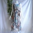 画像3: 新品 9612 ML ワンピース 春 夏 秋 シフォン ペイズリー柄 レディース 白系 ノースリーブ マキシ タッセルリボン 美しい透け感 上質
