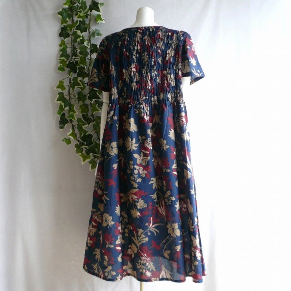 画像2: 新品 9632 ML 綿100％ シャーリング ワンピース 春 夏 紺系 レディース 和風 花柄 半袖 前開きボタン インド製 ナチュラル コットン