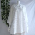 画像3: 新品 9659 L 立体花モチーフ 刺繍 綿100％ シャツ チュニック 白 スキッパー襟 Aライン レディース 高級感 上質 上品