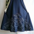 画像10: 新品 9814 L 大きな裾花刺繍 シャツ ワンピース 紺系 夏 レディース インド製 綿100％ Aライン フレア 上品 50代 60代 70代