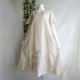 画像8: 新品 9816 L 大きな裾花刺繍 シャツ ワンピース ライトベージュ系 夏 レディース インド製 綿100％ Aライン フレア 上品 50代 60代 70代