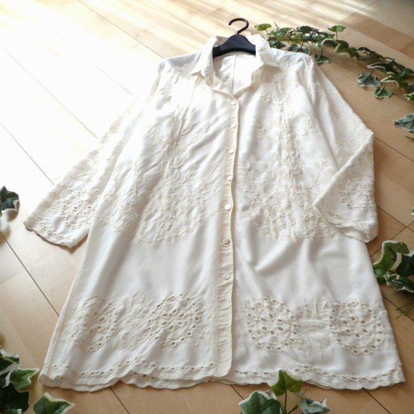画像2: 新品 9904 ML 大きな花刺繍 ロングシャツ 白系 秋 レディース 綿混 カットワーク刺繍 シャツ チュニック ワンピース 50代 60代 70代