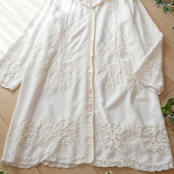 画像4: 新品 9904 ML 大きな花刺繍 ロングシャツ 白系 秋 レディース 綿混 カットワーク刺繍 シャツ チュニック ワンピース 50代 60代 70代