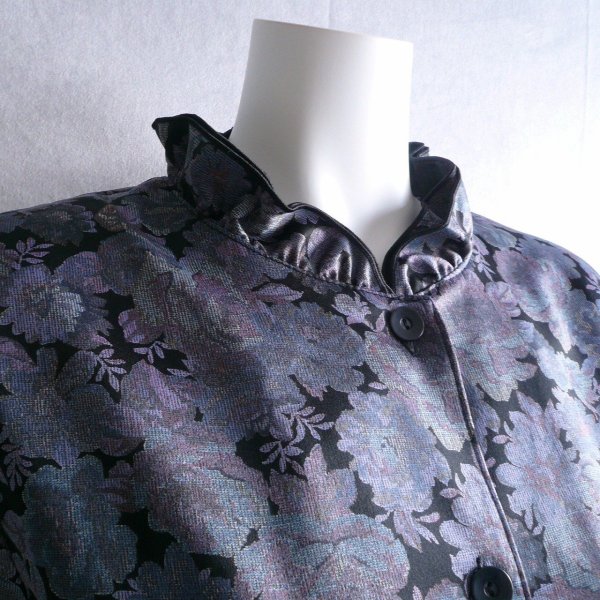 画像2: 新品 9916 L 二重フリル襟 京都染 日本素材 ブラウス ジャケット 黒系玉虫色 レディース 和風 花柄 中国縫製 高級感 上質 50代 60代 70代