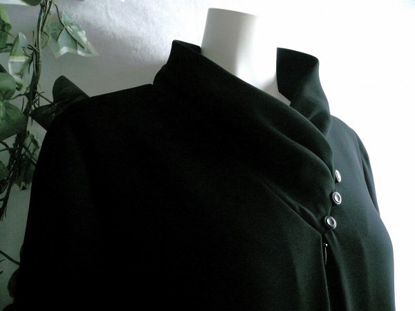 画像3: 新品 9917 LL ブラックフォーマル ワンピース 黒 レディース クロスカラー 斜めボタン フレアスタイル 冠婚葬祭 高級 上質 50代 60代 70代