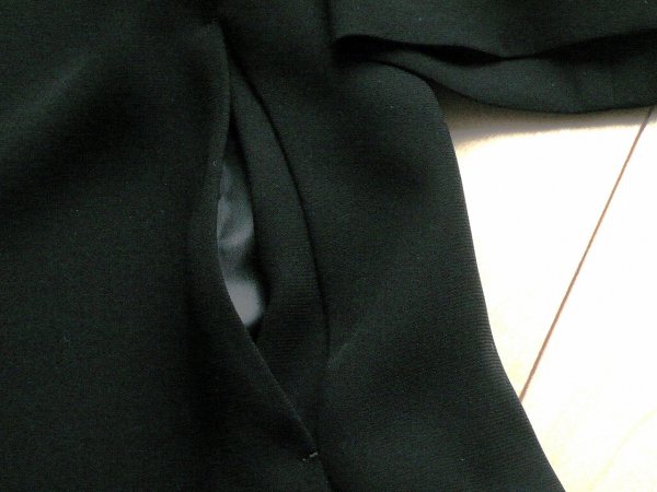 画像7: 新品 9917 LL ブラックフォーマル ワンピース 黒 レディース クロスカラー 斜めボタン フレアスタイル 冠婚葬祭 高級 上質 50代 60代 70代