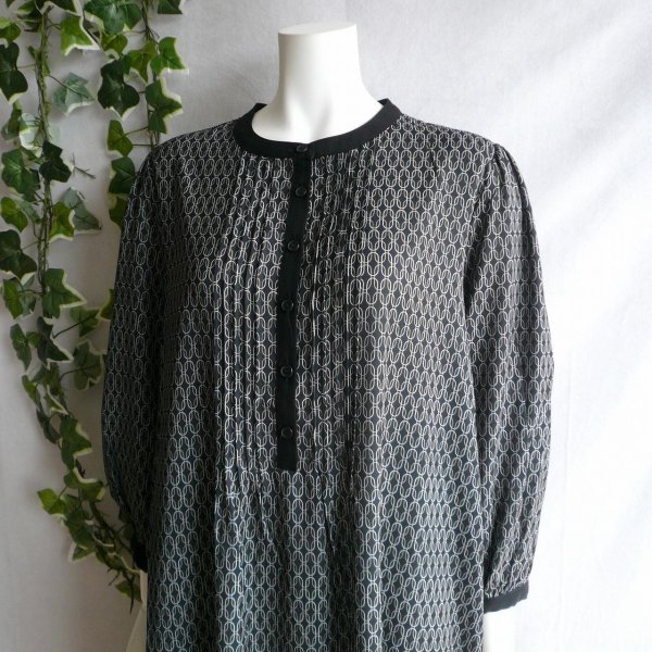 画像4: 新品 9956 ML 幾何学柄 ピンタック ワンピース 黒系 秋 レディース モード クラシック 高級感 上質 上品 50代 60代 70代