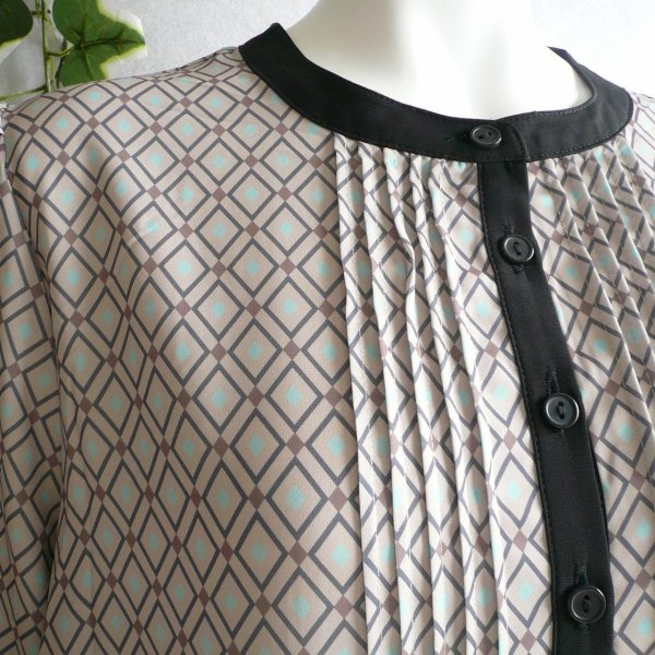 画像8: 新品 9961 ML 幾何学柄 ピンタック ワンピース ベージュ系 秋 レディース モード クラシック 高級感 上質 上品 50代 60代 70代