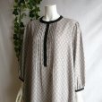 画像3: 新品 9961 ML 幾何学柄 ピンタック ワンピース ベージュ系 秋 レディース モード クラシック 高級感 上質 上品 50代 60代 70代 (3)