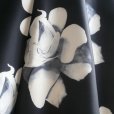 画像4: 新品 9974 ML 大きな薔薇柄 ボンディング スカート 黒系 春 秋 冬 レディース フレア 裾切りっぱなし 華やか (4)