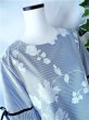画像1: 【新品】3626【L】上質 花模様フロッキー シャツプルオーバー 紺×白 ストライプ柄 フレア袖 (1)