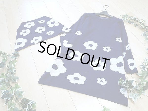 画像1: 【新品】8786【L】上質 共布スヌード付き 大きな花柄 ニットチュニックワンピース 紺系 ネイビー 長袖 上品 40代 50代 60代 (1)