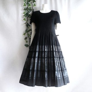 HAN HAN　桐生織　日本製　ワンピース 新品】8332【L】日本製 桐生織 上質 高級 プリーツワンピース 黒