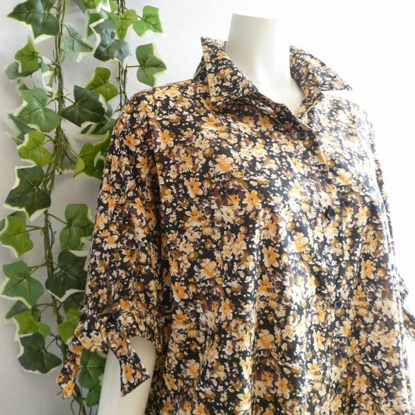 画像1: 新品 9874 M 袖リボン 花柄 シャツ ワンピース 黒オレンジ系 レディース コットン Aライン 上質 上品 50代 60代 70代 (1)