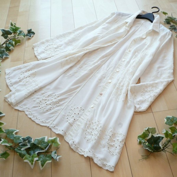 画像1: 新品 9904 ML 大きな花刺繍 ロングシャツ 白系 秋 レディース 綿混 カットワーク刺繍 シャツ チュニック ワンピース 50代 60代 70代 (1)