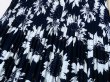 画像5: 【新品】7102【L】上質 プリーツ ワンピース 紺×白系 大きな花柄 高級 上品 春 夏 (5)