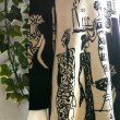 画像5: 新品 9437 ML ヨーロッパ風人物画 ニット チュニック ワンピース 秋 冬 レディース ベージュ黒系 ゆったり ハイネック 配色 切替 上品 (5)